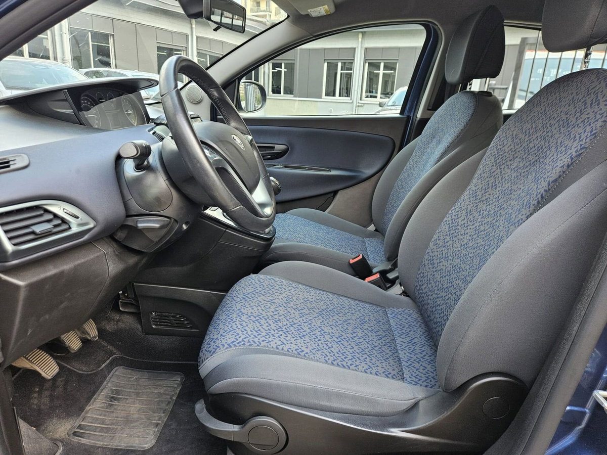 Lancia Ypsilon 1.0 FireFly 5 porte S&S Hybrid Ecochic Silver (8)