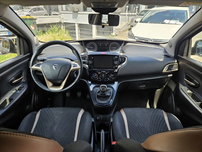 Lancia Ypsilon 1.0 FireFly 5 porte S&S Hybrid Alberta Ferretti (9)