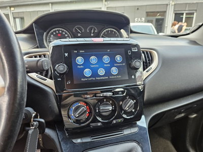 Lancia Ypsilon 1.0 FireFly 5 porte S&S Hybrid Alberta Ferretti (14)