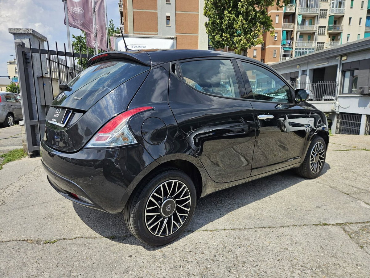 Lancia Ypsilon 1.0 FireFly 5 porte S&S Hybrid Alberta Ferretti (4)