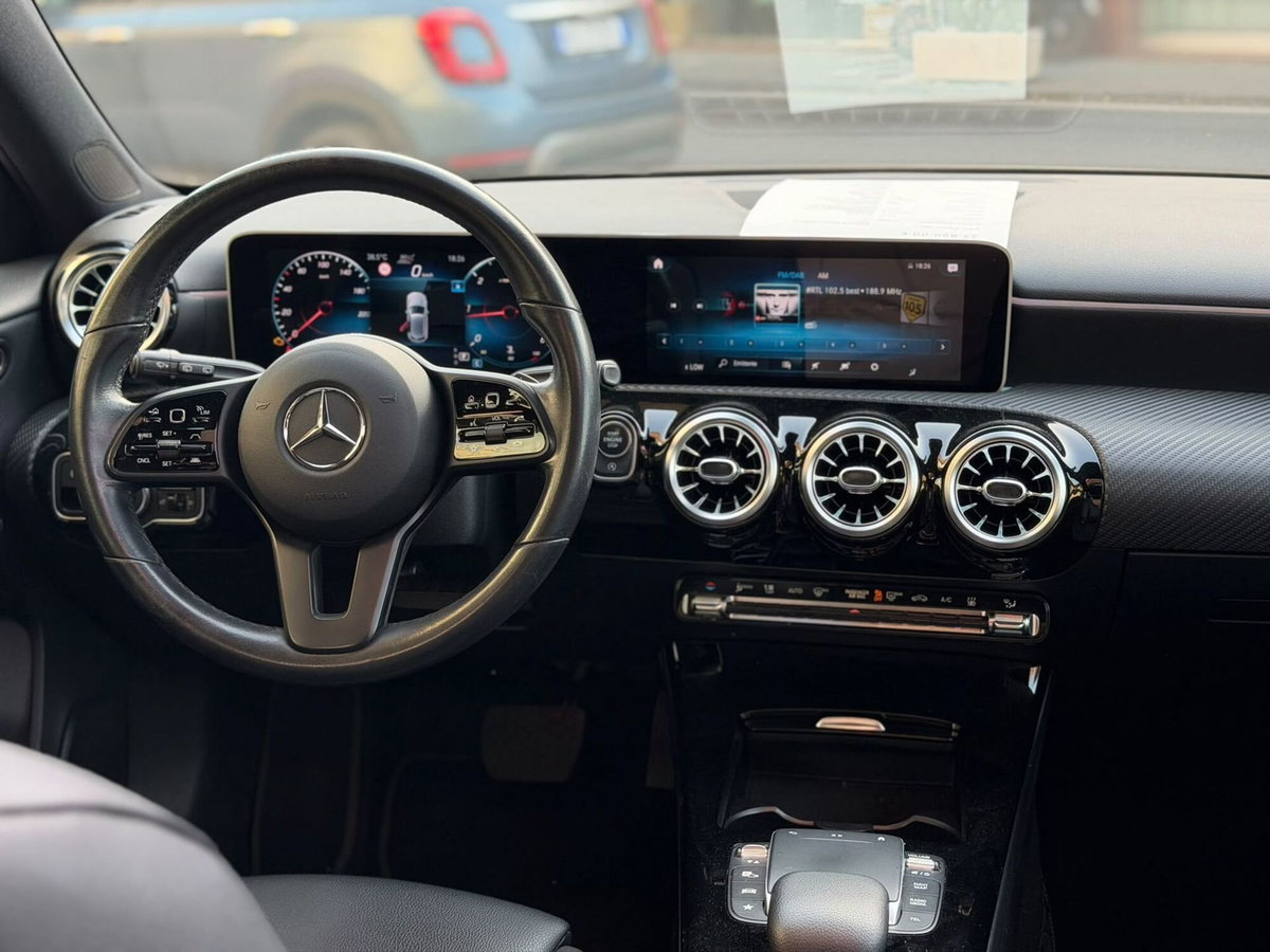 Mercedes-Benz Classe A 200 d Premium (11)