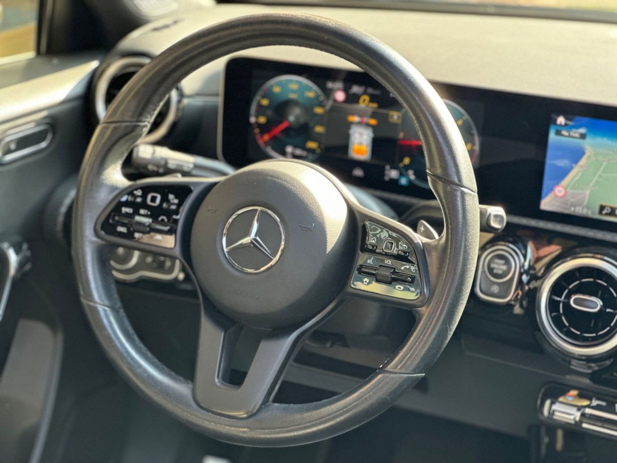 Mercedes-Benz Classe A 200 d Premium (12)