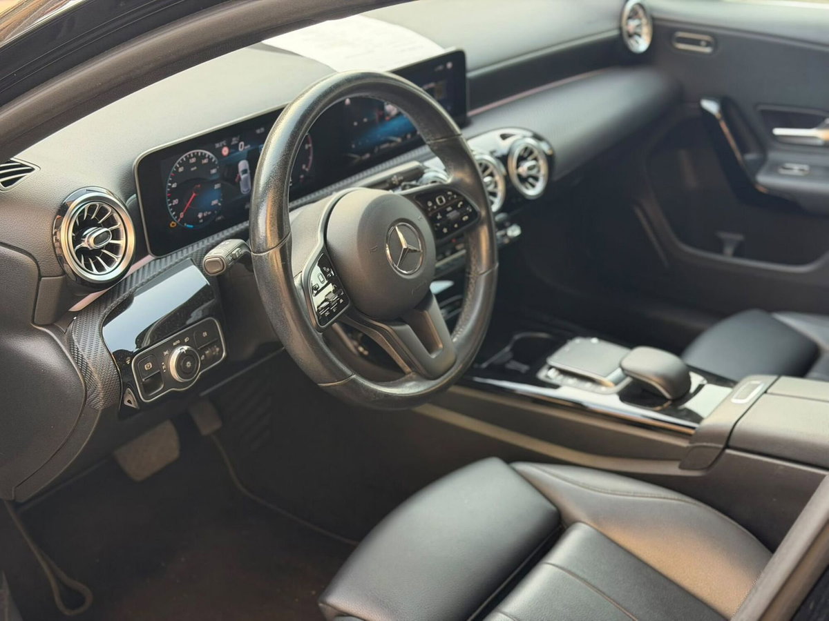 Mercedes-Benz Classe A 200 d Premium (13)