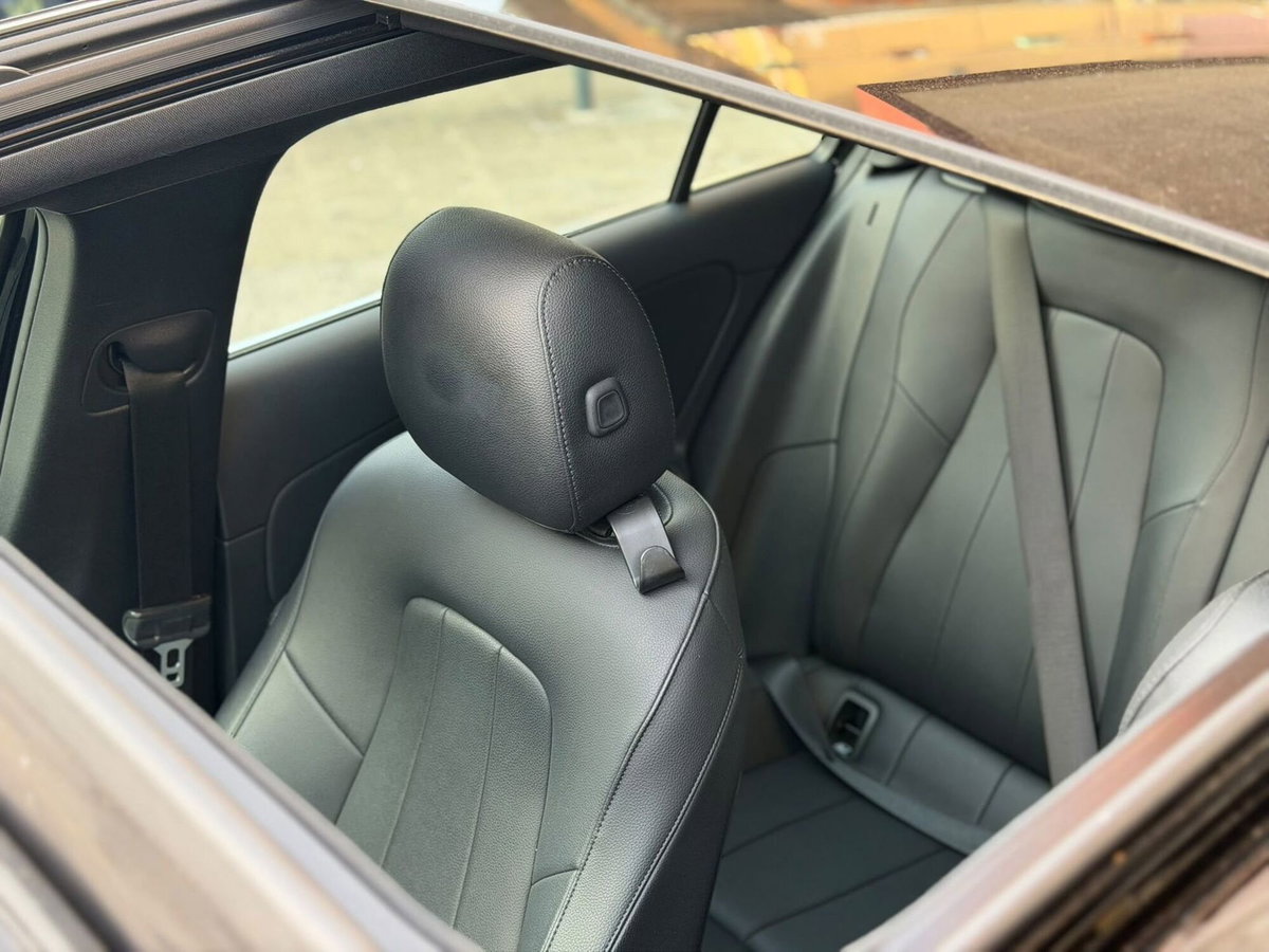 Mercedes-Benz Classe A 200 d Premium (8)