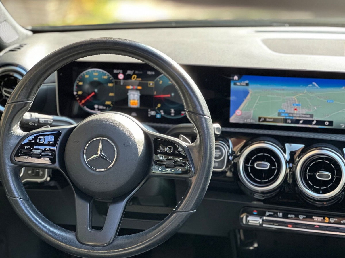 Mercedes-Benz Classe A 200 d Premium (9)