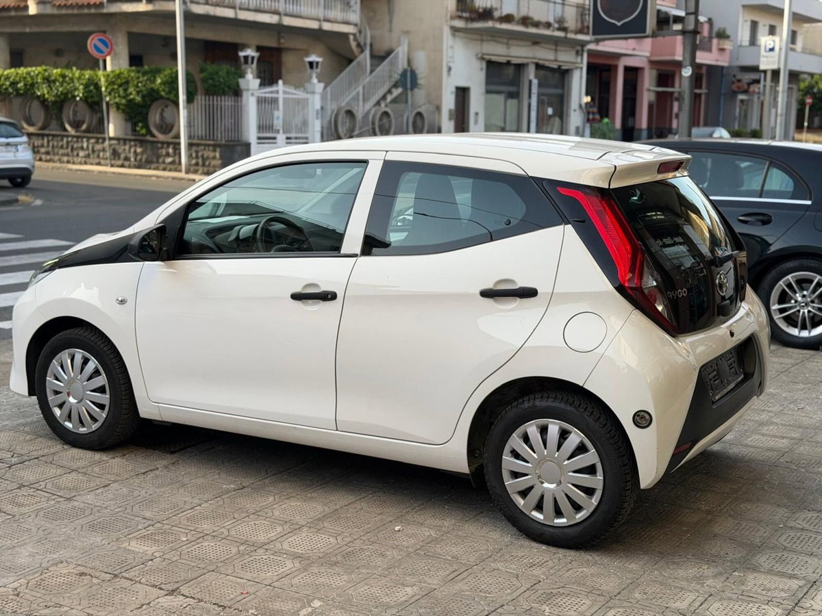 Toyota Aygo 1.0 VVT-i 72 CV 5 porte x-clusiv (4)
