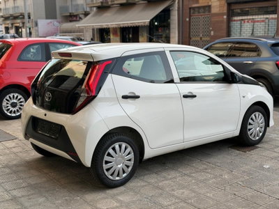 Toyota Aygo 1.0 VVT-i 72 CV 5 porte x-clusiv (5)
