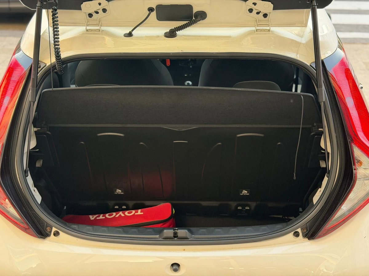 Toyota Aygo 1.0 VVT-i 72 CV 5 porte x-clusiv (6)