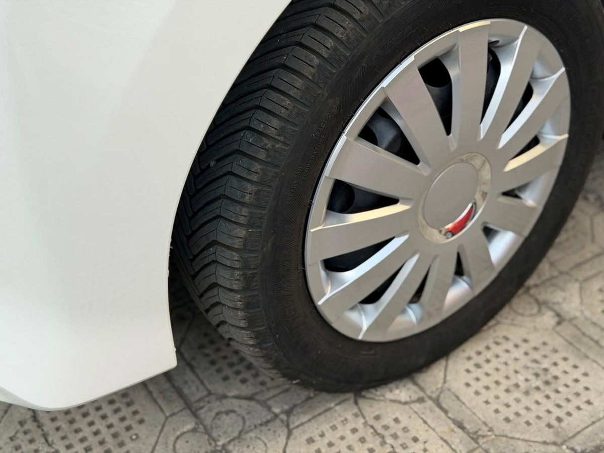 Toyota Aygo 1.0 VVT-i 72 CV 5 porte x-clusiv (7)