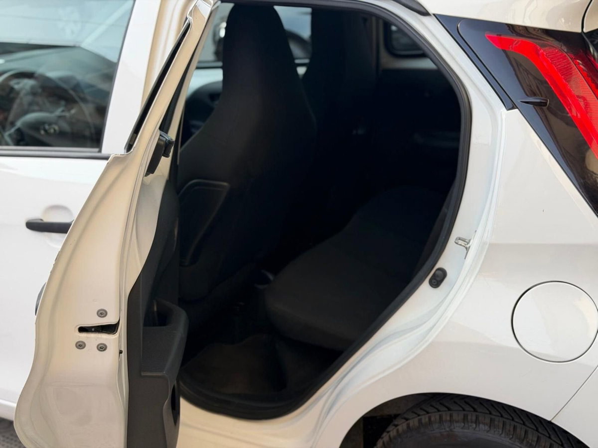 Toyota Aygo 1.0 VVT-i 72 CV 5 porte x-clusiv (8)