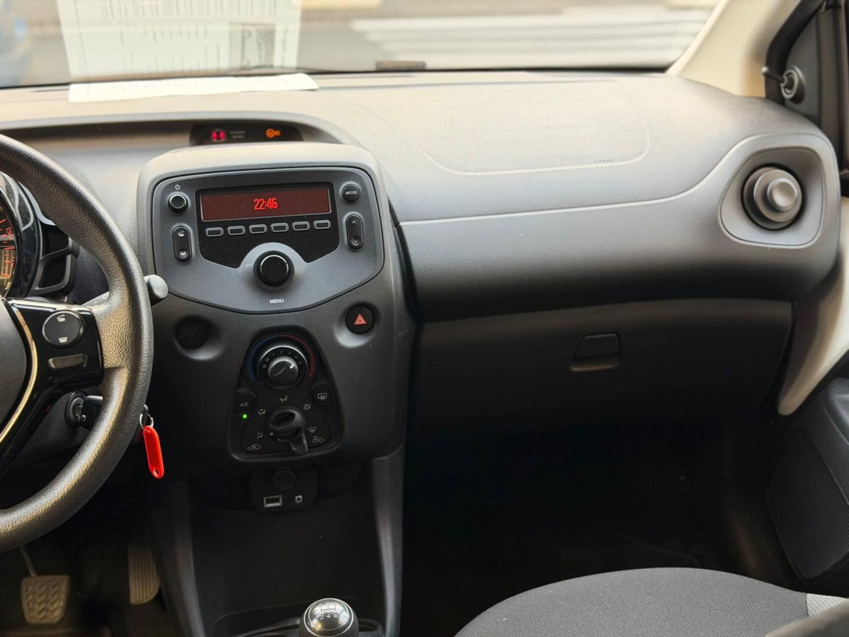 Toyota Aygo 1.0 VVT-i 72 CV 5 porte x-clusiv (9)
