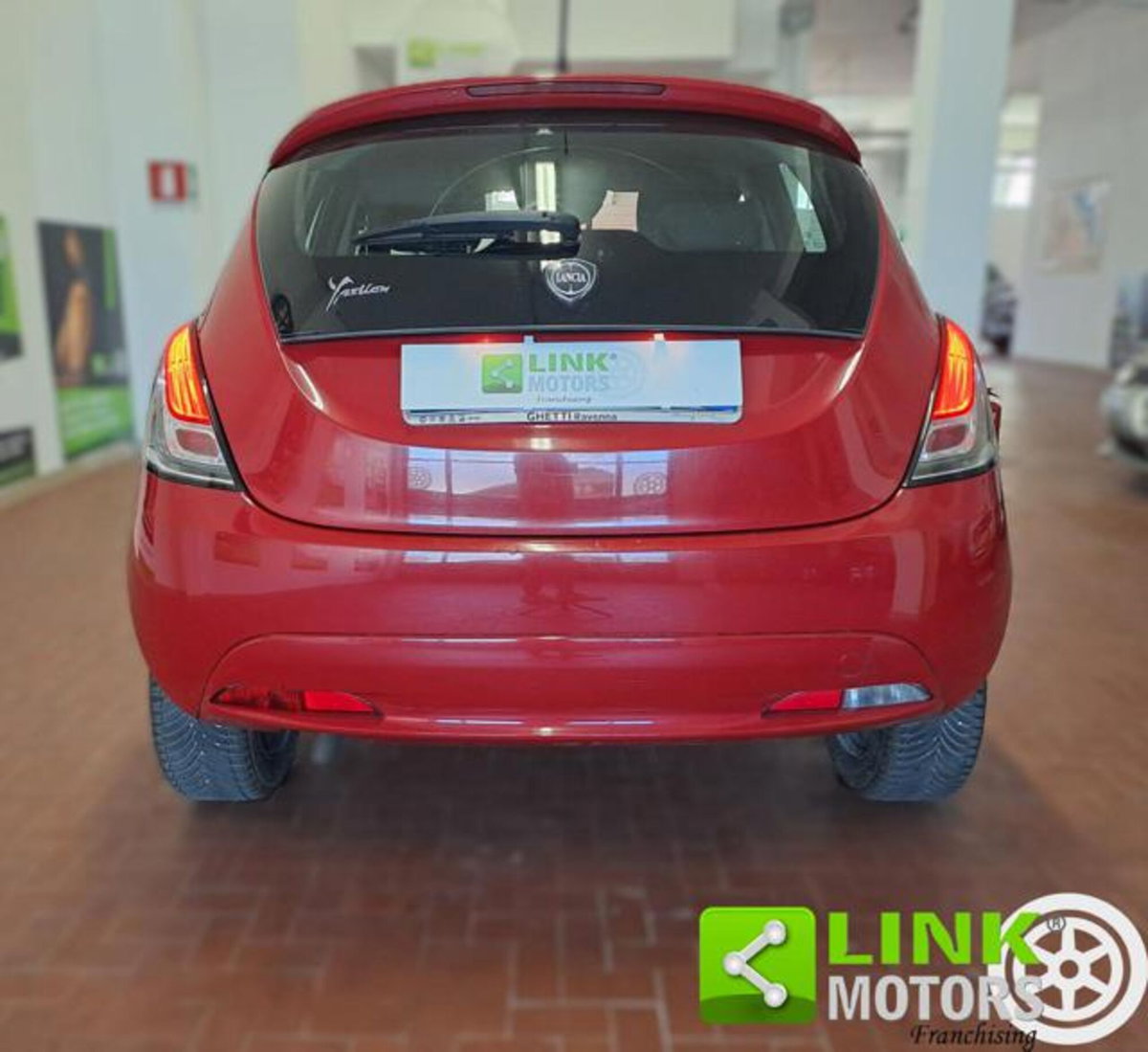 Lancia Ypsilon 1.2 69 CV 5 porte GPL Ecochic Alberta Ferretti (12)