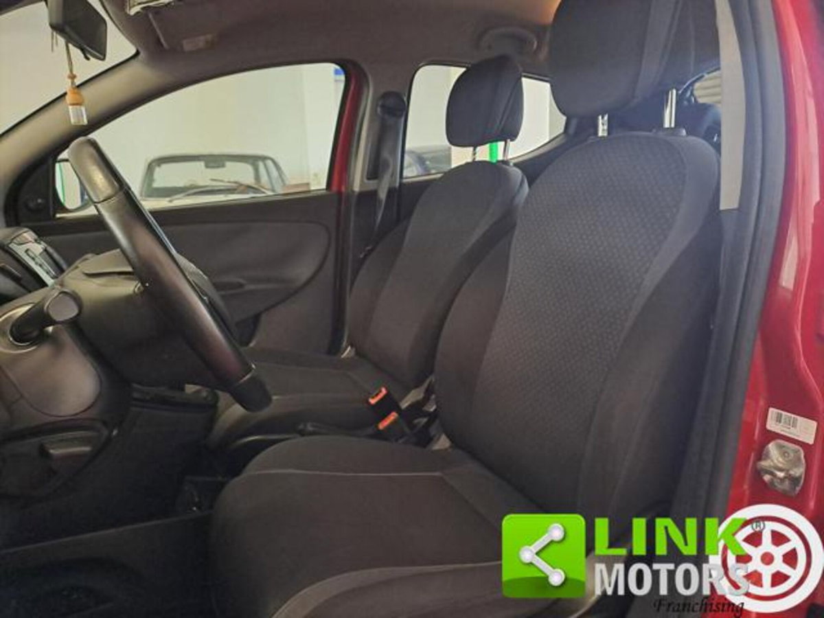 Lancia Ypsilon 1.2 69 CV 5 porte GPL Ecochic Alberta Ferretti (20)
