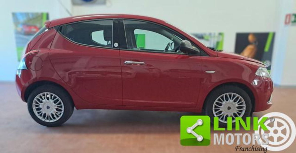 Lancia Ypsilon 1.2 69 CV 5 porte GPL Ecochic Alberta Ferretti (9)