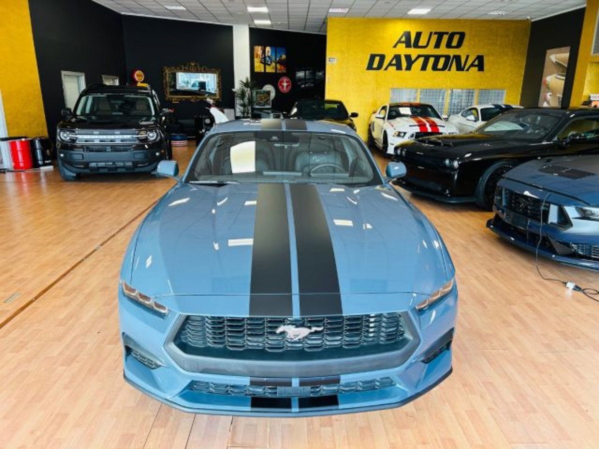 Ford Mustang Coupé Fastback 2.3 EcoBoost (2)
