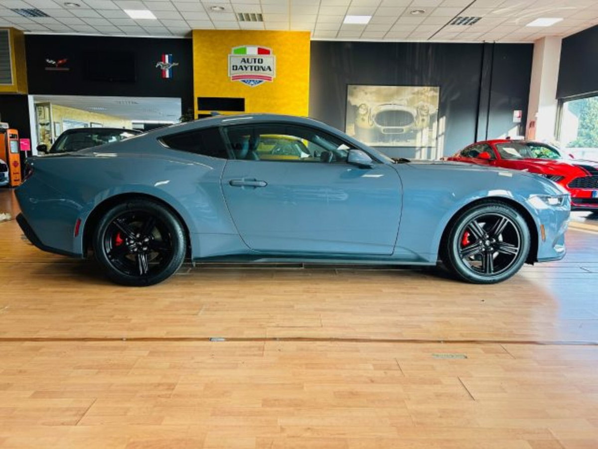 Ford Mustang Coupé Fastback 2.3 EcoBoost (5)