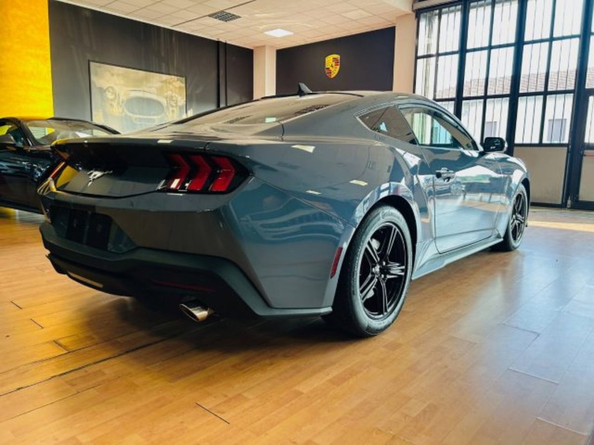 Ford Mustang Coupé Fastback 2.3 EcoBoost (6)