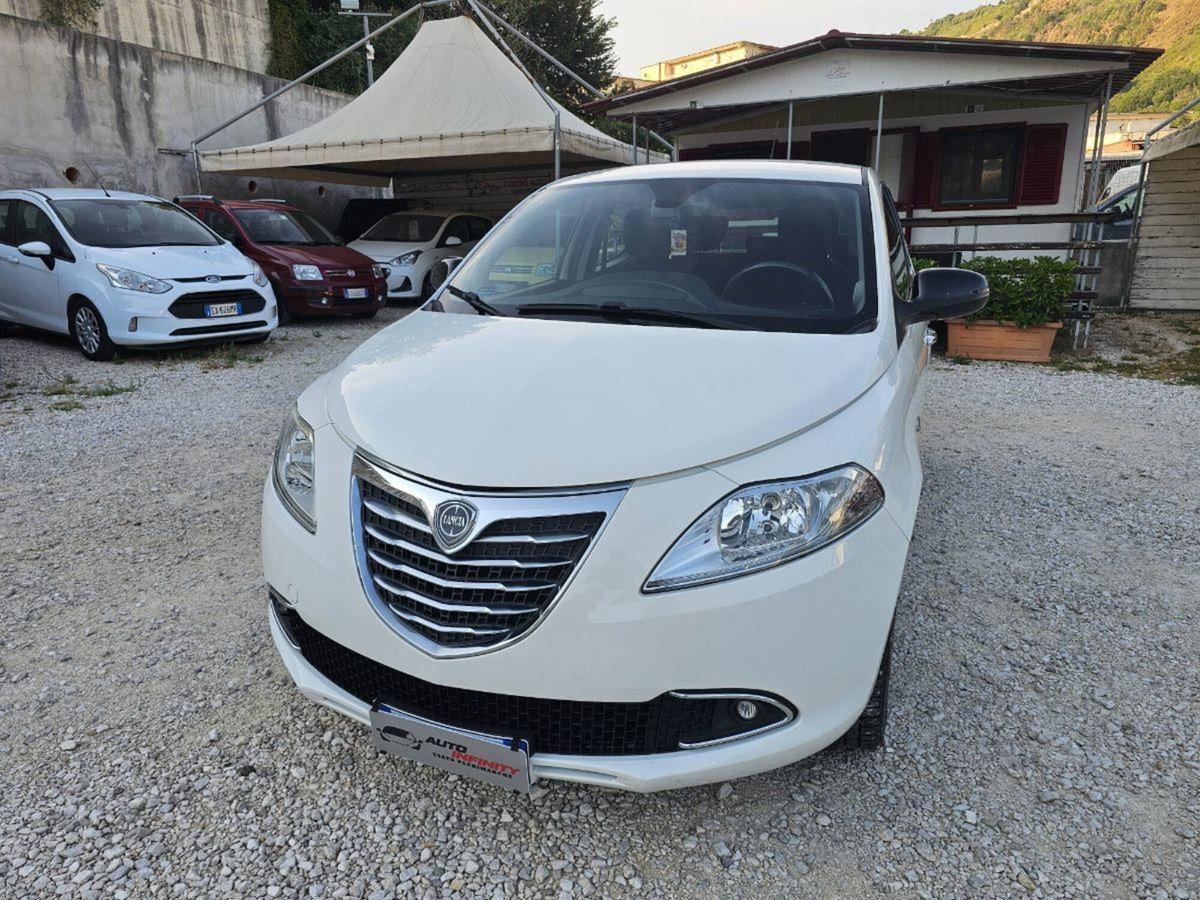 Lancia Ypsilon 1.2 69 CV 5 porte GPL Ecochic Gold (2)
