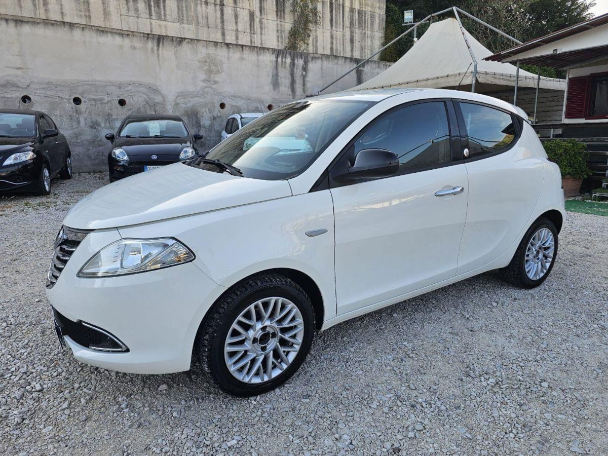 Lancia Ypsilon 1.2 69 CV 5 porte GPL Ecochic Gold (3)