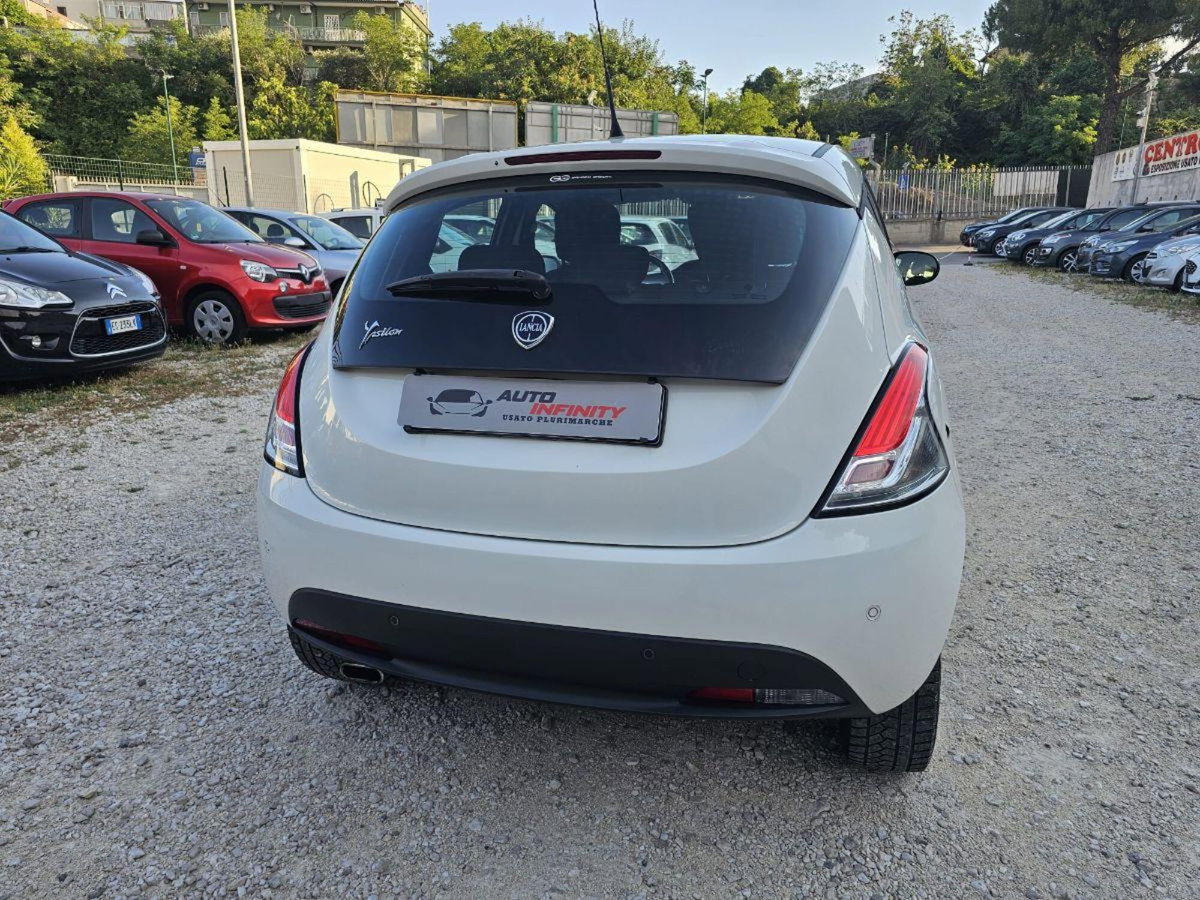 Lancia Ypsilon 1.2 69 CV 5 porte GPL Ecochic Gold (6)