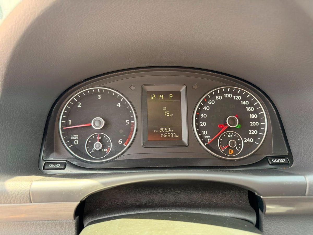 Volkswagen Touran 1.6 TDI DSG Comfortline (11)