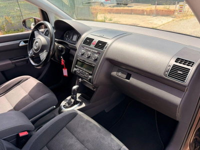 Volkswagen Touran 1.6 TDI DSG Comfortline (15)