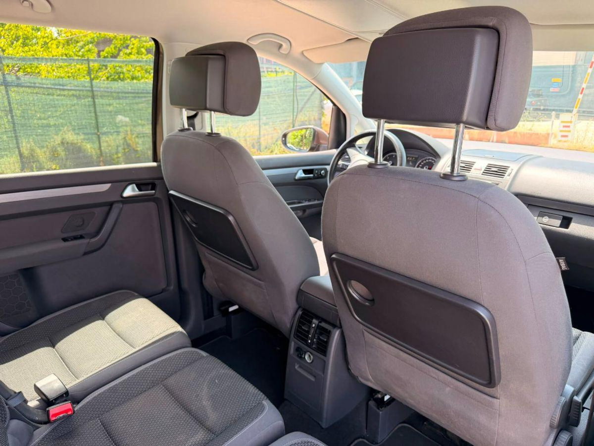 Volkswagen Touran 1.6 TDI DSG Comfortline (18)
