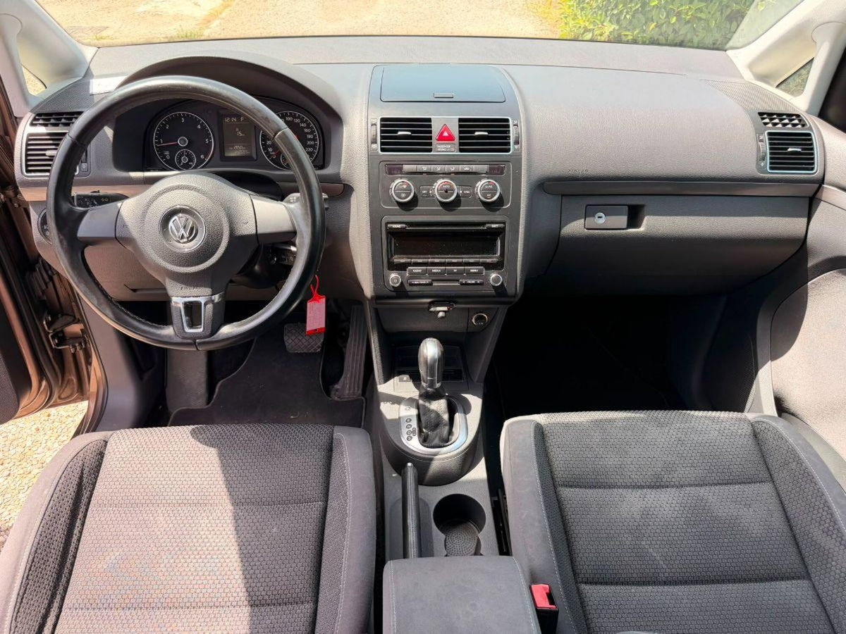 Volkswagen Touran 1.6 TDI DSG Comfortline (8)