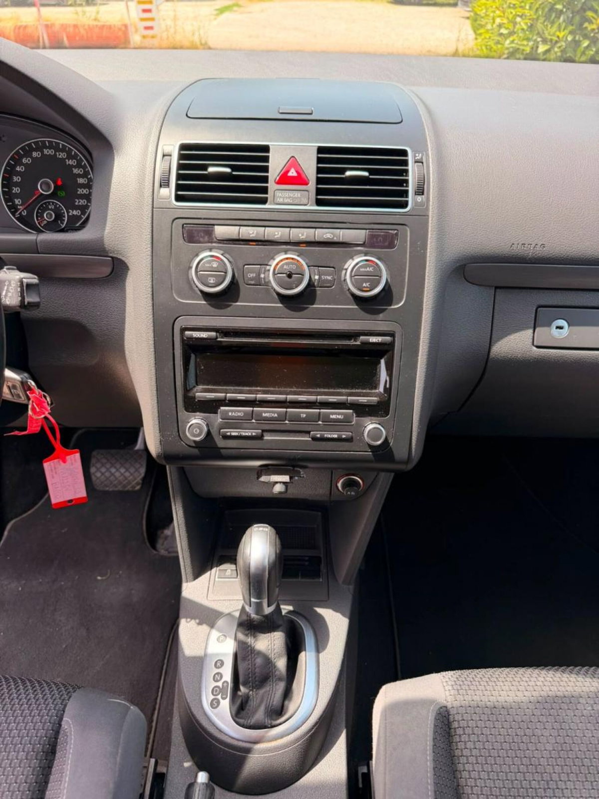 Volkswagen Touran 1.6 TDI DSG Comfortline (9)