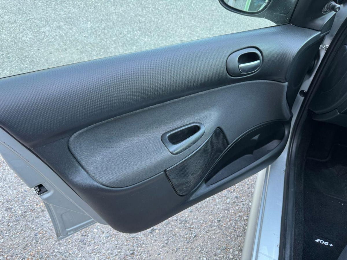 Peugeot 206 60CV 5p. Trendy (11)