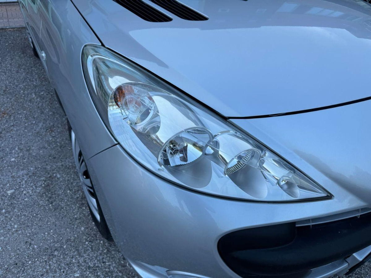 Peugeot 206 60CV 5p. Trendy (16)
