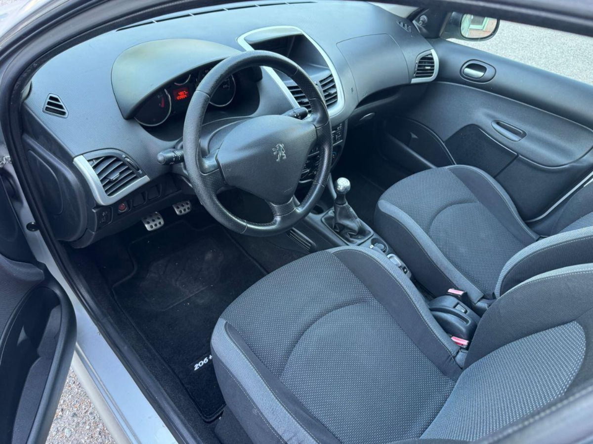 Peugeot 206 60CV 5p. Trendy (9)