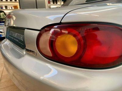 Mazda MX-5 1.6i 16V cat (13)