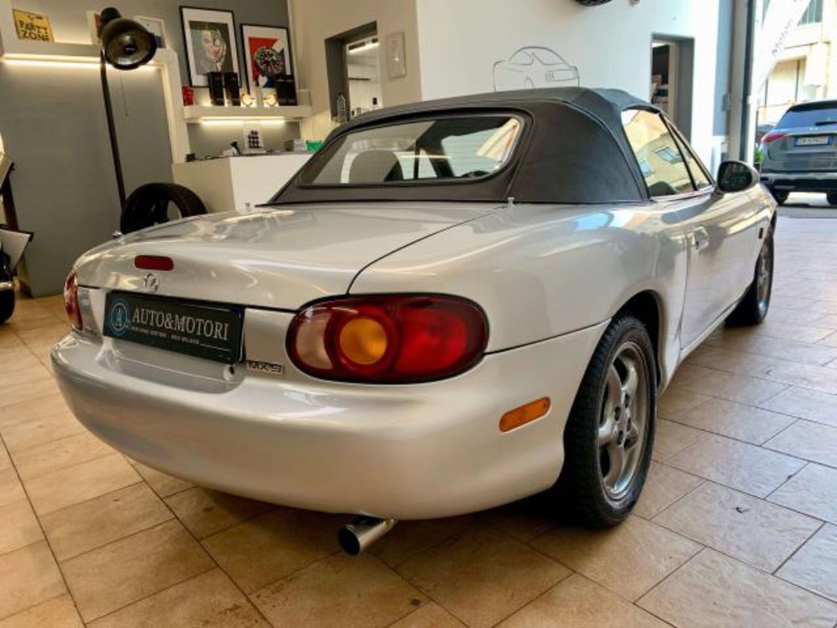Mazda MX-5 1.6i 16V cat (14)