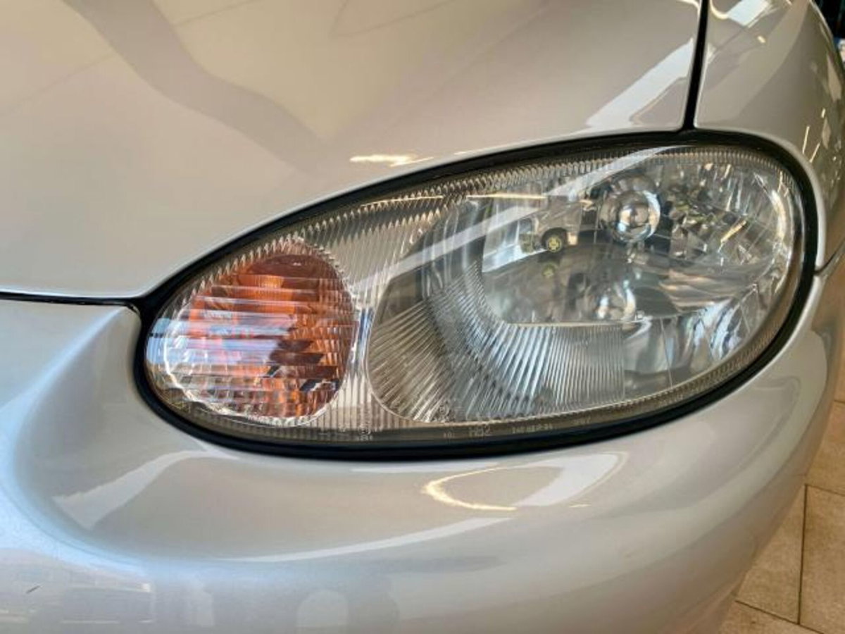 Mazda MX-5 1.6i 16V cat (19)