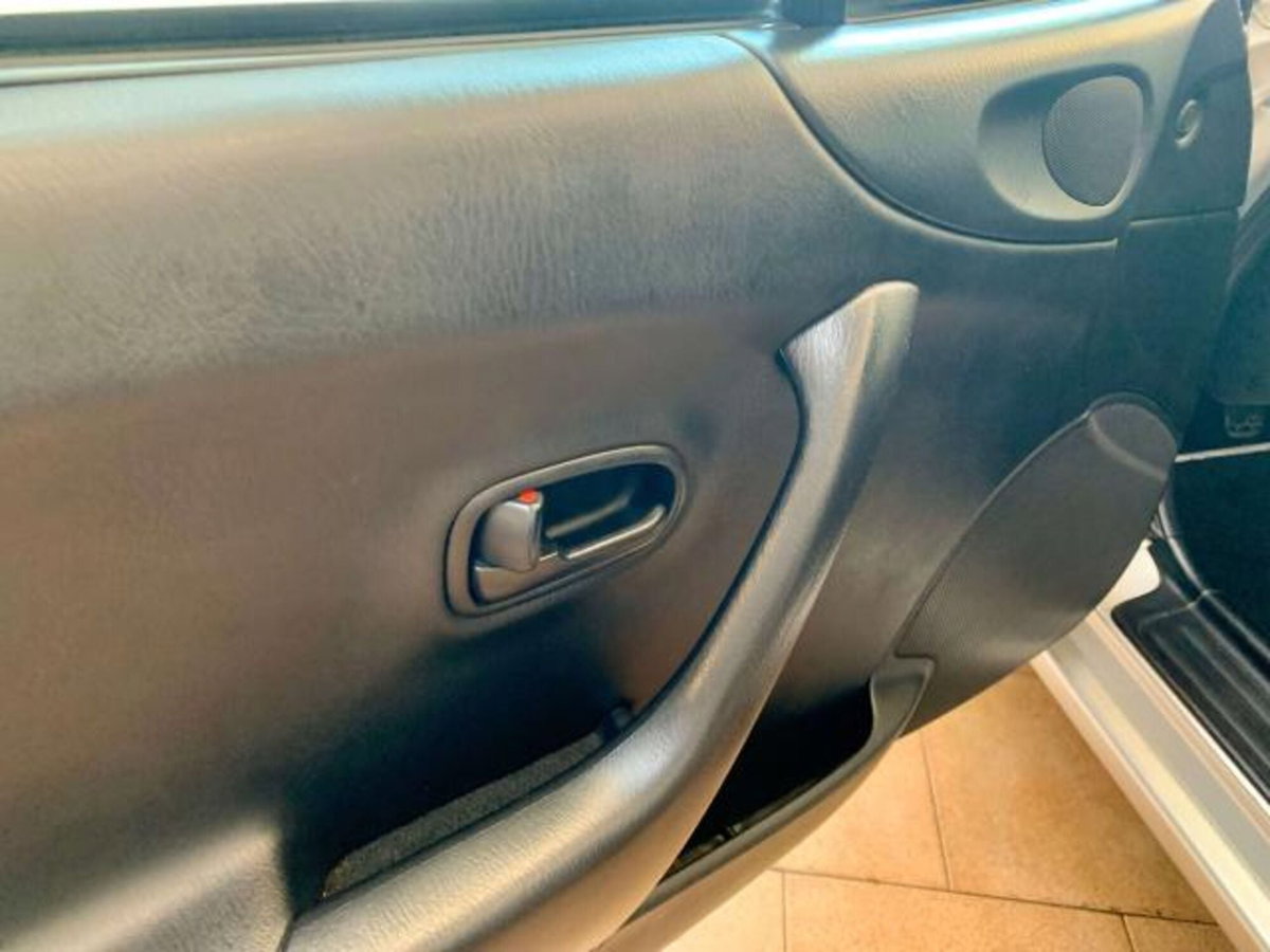 Mazda MX-5 1.6i 16V cat (10)