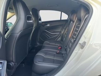 Audi Q3 2.0 TDI 120 CV Business (12)
