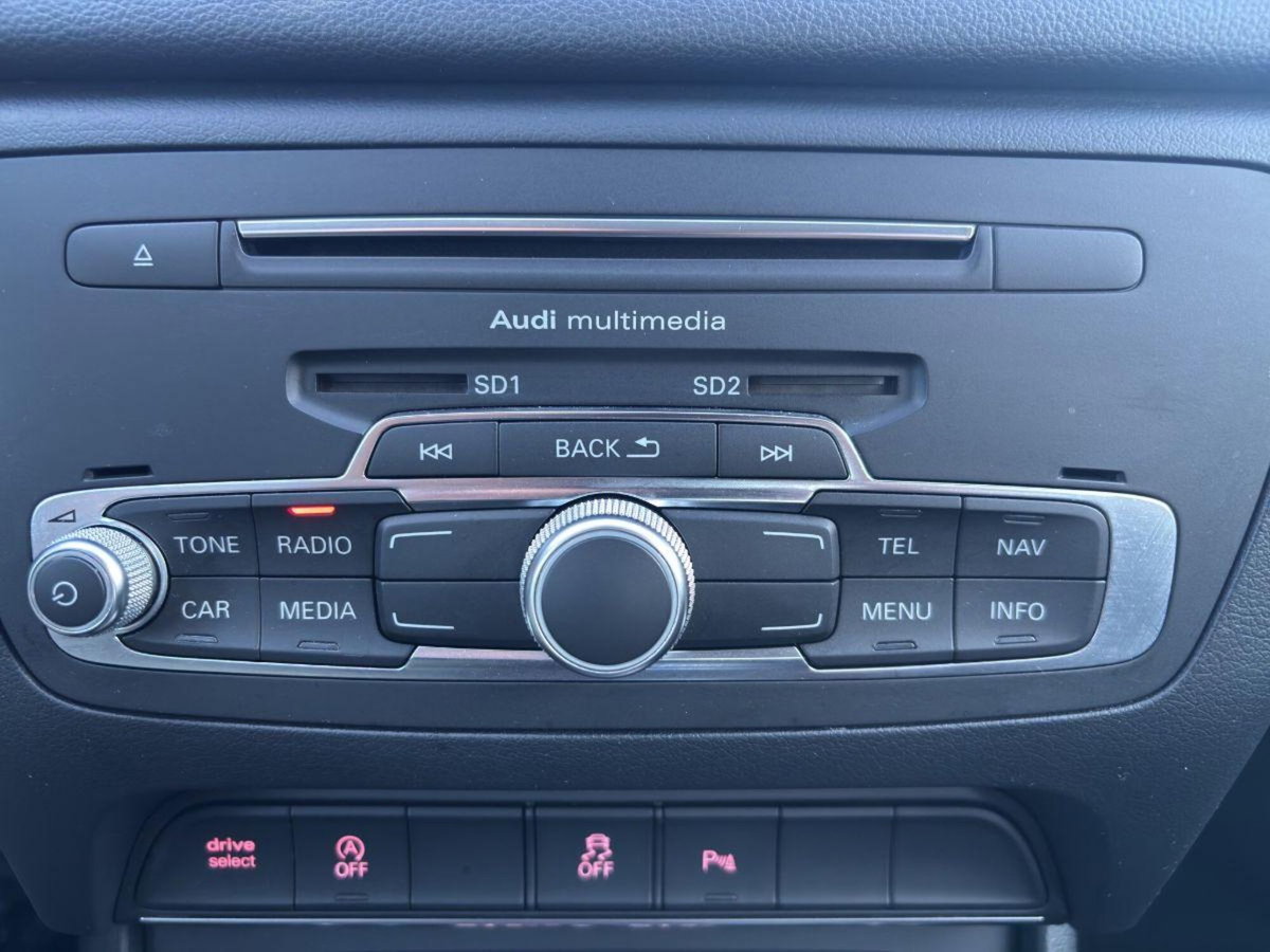 Audi Q3 2.0 TDI 120 CV Business (17)