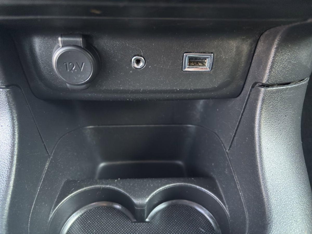 Citroen C3 BlueHDi 100 S&S Shine (17)