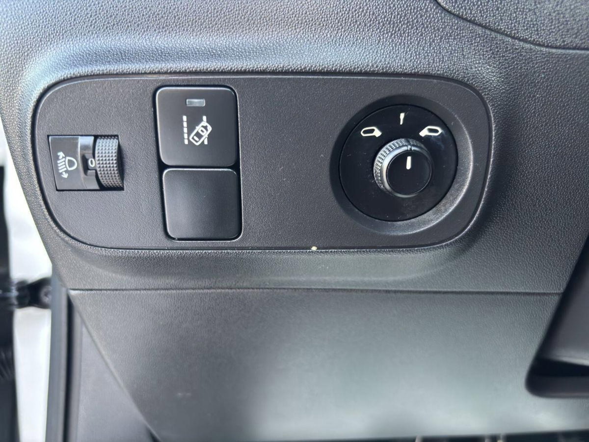 Citroen C3 BlueHDi 100 S&S Shine (19)