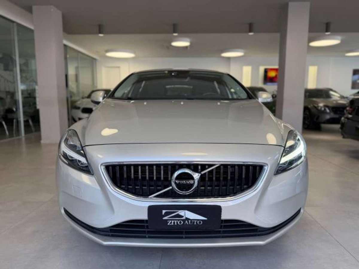 Volvo V40 D2 Business Plus (2)