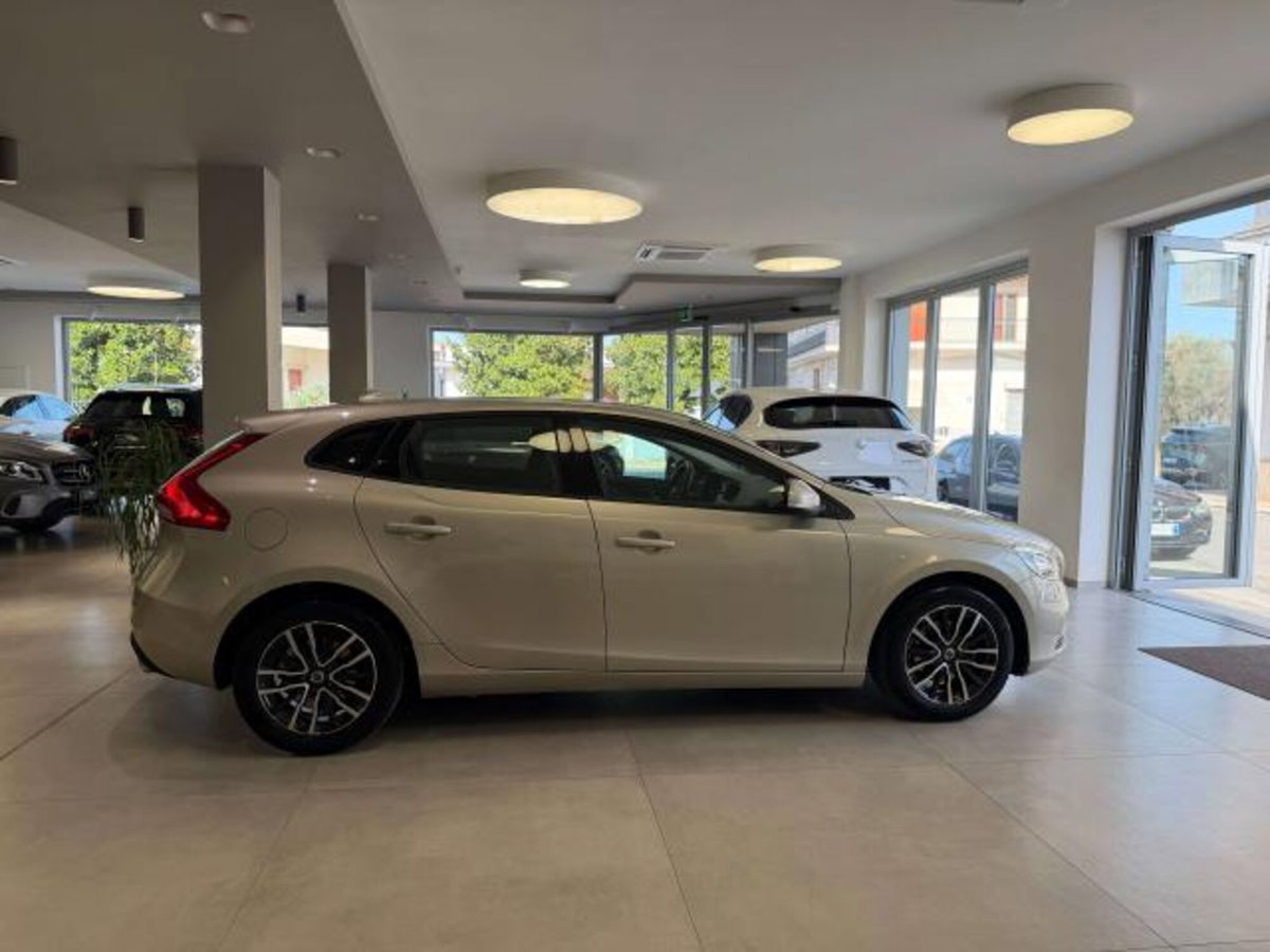 Volvo V40 D2 Business Plus (4)