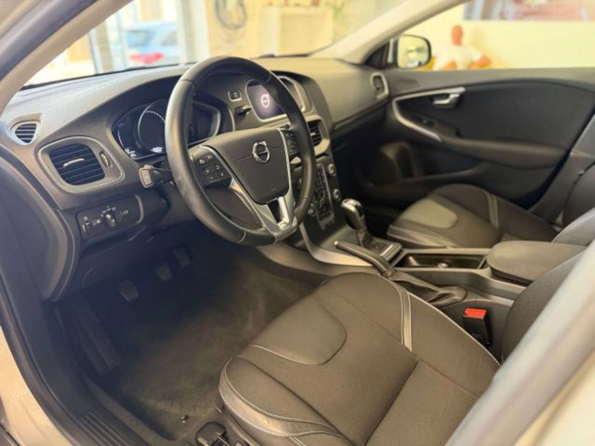 Volvo V40 D2 Business Plus (8)