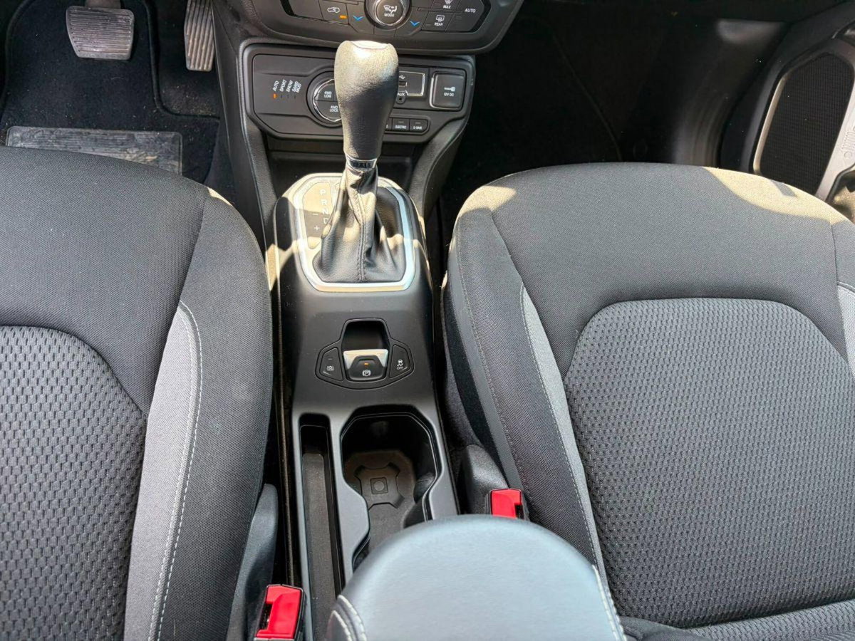 Jeep Renegade 1.3 T4 190CV PHEV 4xe AT6 Business Plus (14)