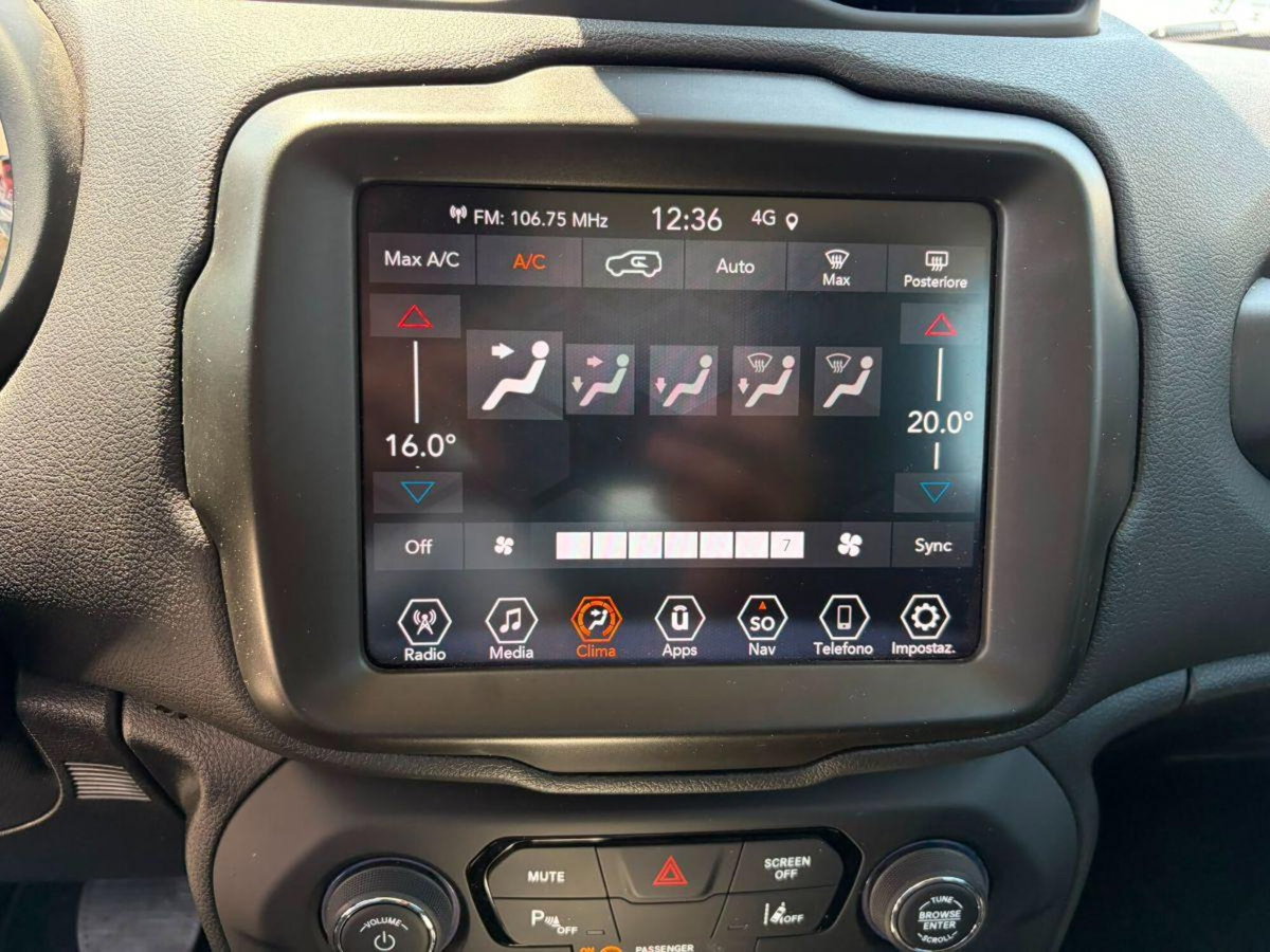 Jeep Renegade 1.3 T4 190CV PHEV 4xe AT6 Business Plus (15)