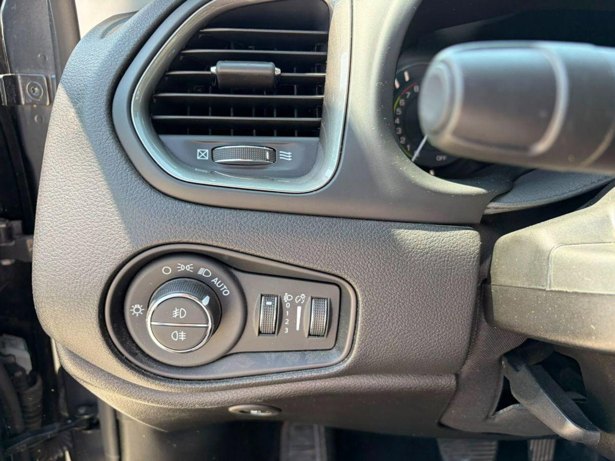 Jeep Renegade 1.3 T4 190CV PHEV 4xe AT6 Business Plus (17)