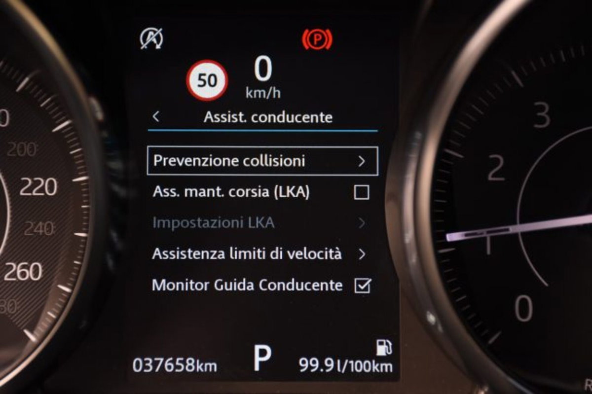 Jaguar E-Pace 2.0 249 CV AWD aut. R-Dynamic (10)