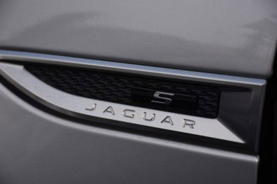 Jaguar E-Pace 2.0 249 CV AWD aut. R-Dynamic (16)