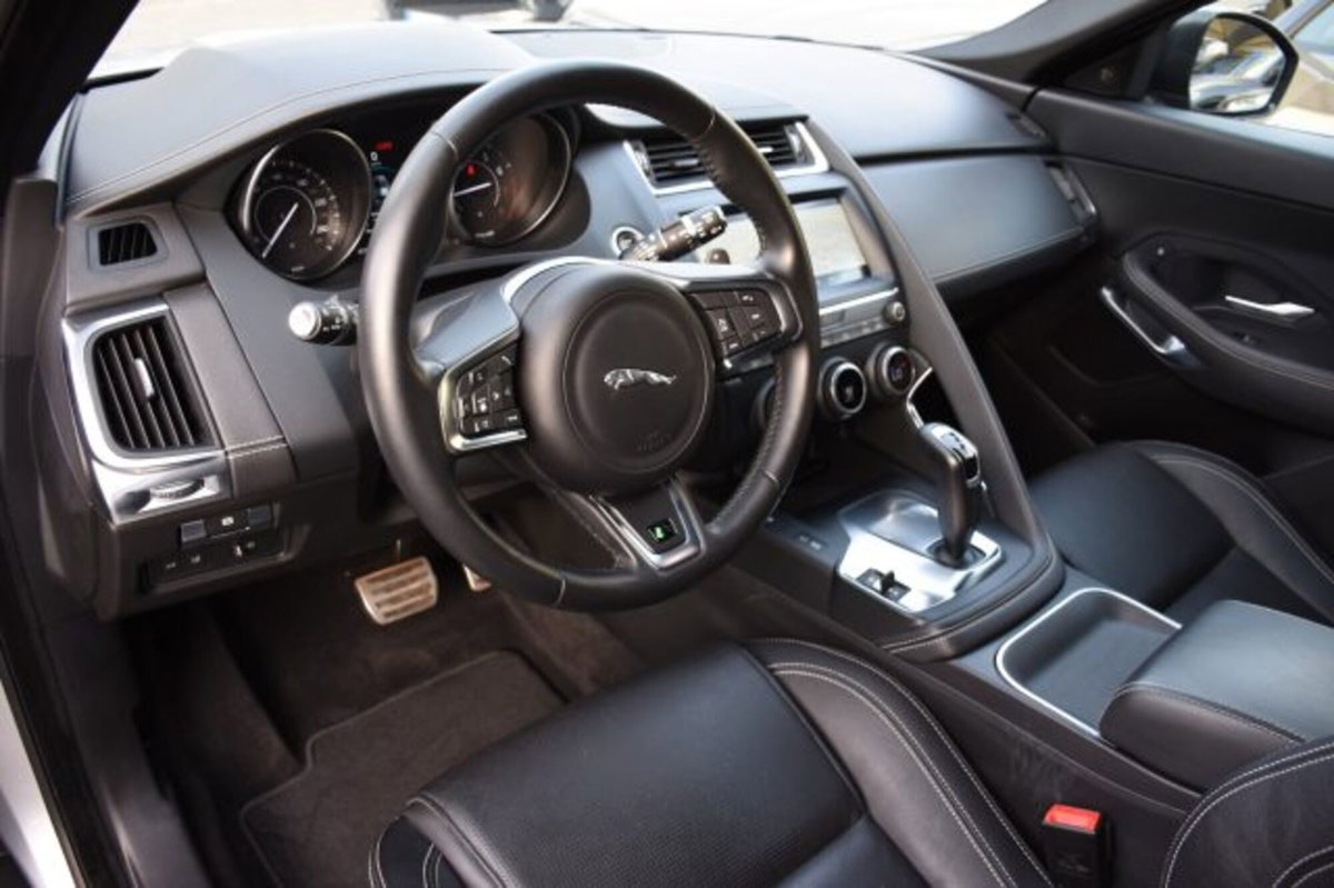 Jaguar E-Pace 2.0 249 CV AWD aut. R-Dynamic (6)
