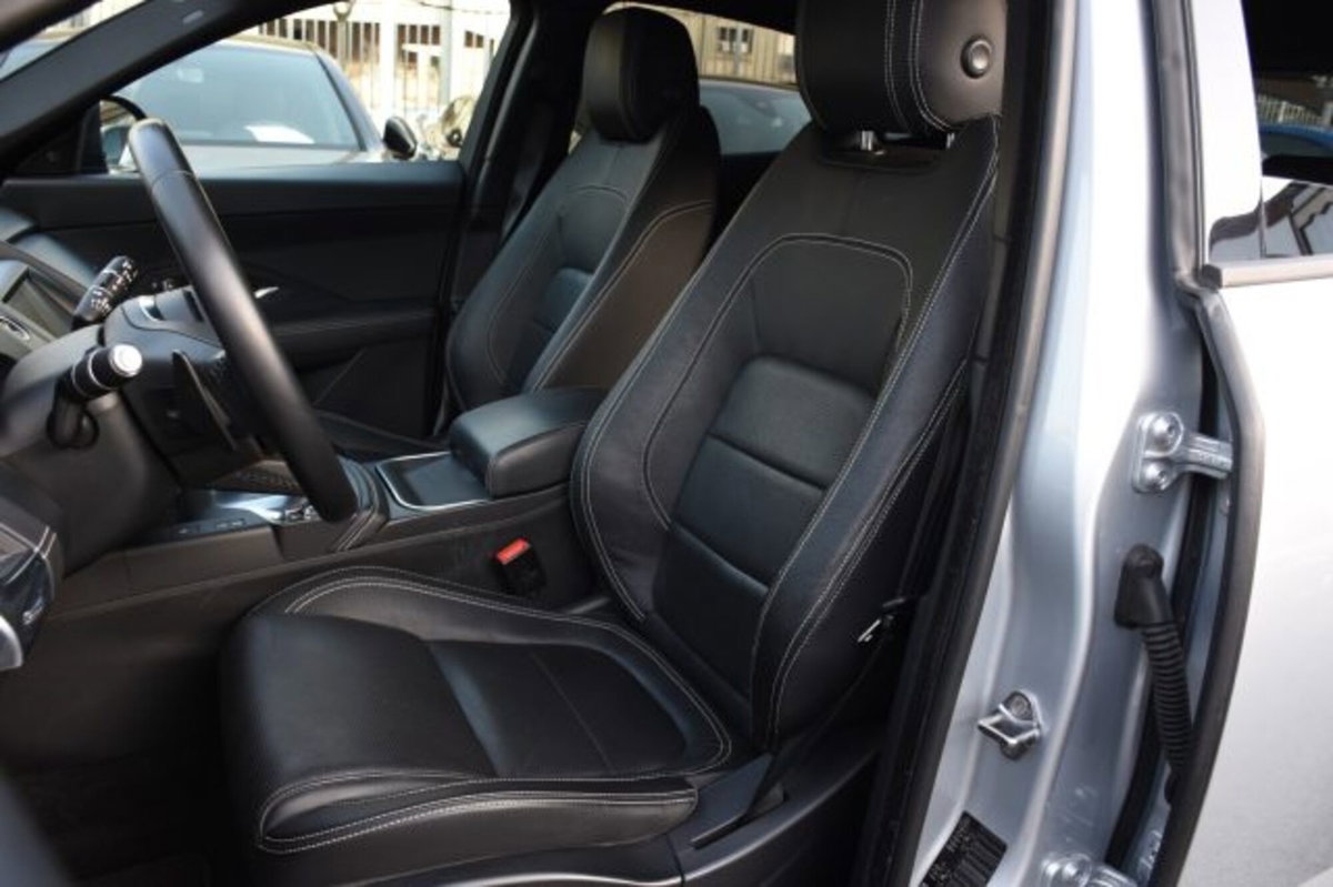 Jaguar E-Pace 2.0 249 CV AWD aut. R-Dynamic (7)